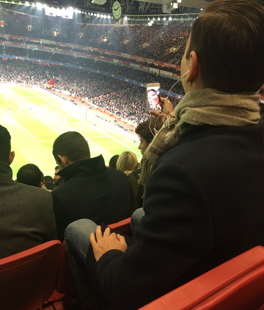 type-of-fan-that-comes-to-the-emirates-now-facetiming-his-mrs-for-47-minutes